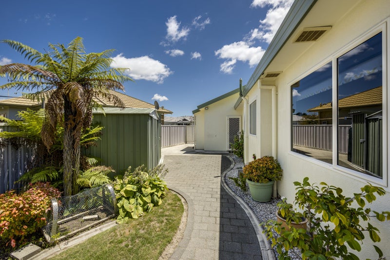 3 Sloane Place, Taradale, Napier - Carousel 24