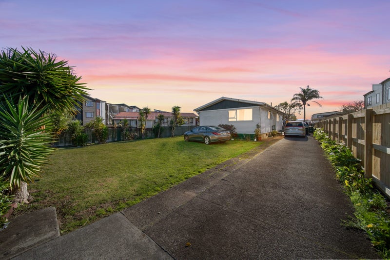 22 Watchfield Close, Mangere, Auckland - Carousel 2