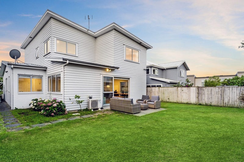 11 Kukuwai Avenue, Red Beach, Whangaparāoa - Carousel 2