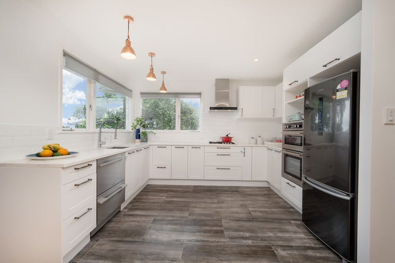 12 Advene Road, Cockle Bay, Auckland - Carousel 2