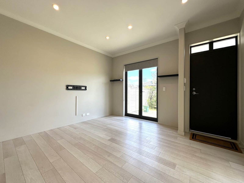 32 Tauoma Crescent, Stonefields, Auckland - Carousel 2