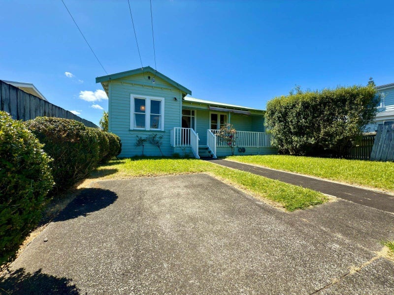 39 Finch Street, Morningside, Auckland - Carousel 2