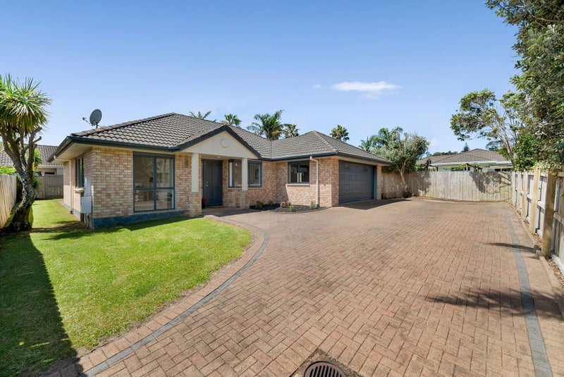 11 Nad Place, East Tamaki Heights, Auckland - Carousel 1