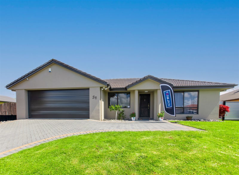 39 Tuirangi Street, Flagstaff, Hamilton - Carousel 1