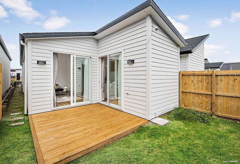 15 Matakohe Road, Westgate, Auckland - Carousel 11