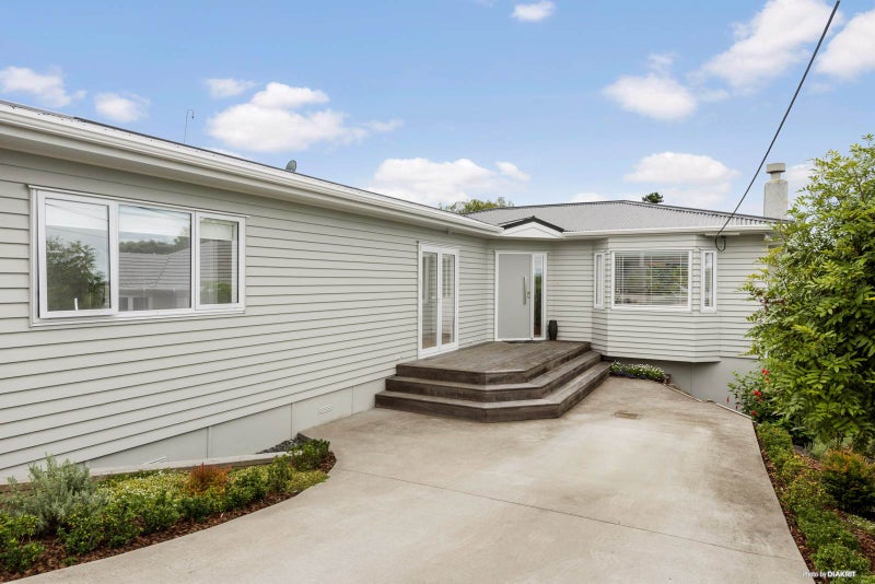 11 Meadowvale Avenue, Forrest Hill, Auckland - Carousel 2
