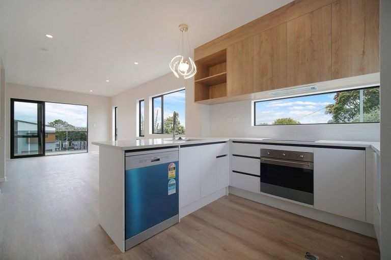 95D Woodglen Road, Glen Eden, Auckland - Carousel 2
