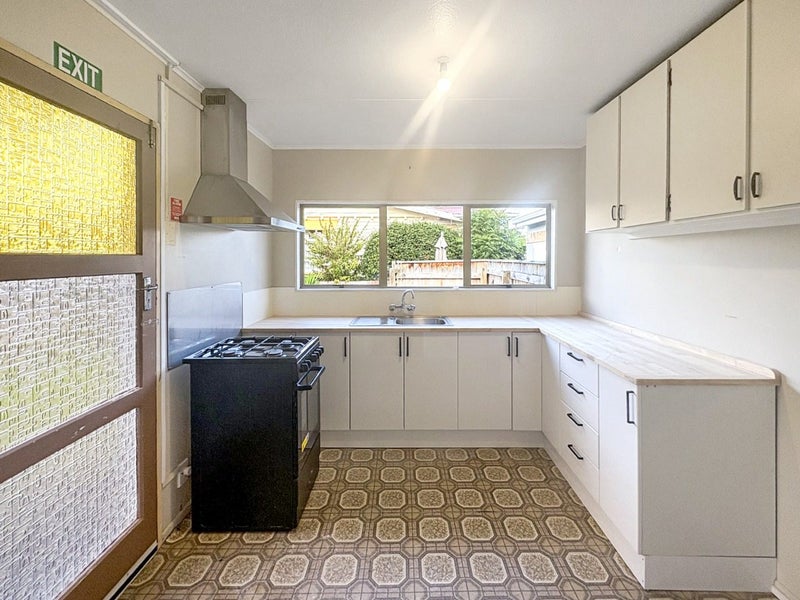 24 Tinirau Street, Whanganui East, Whanganui - Carousel 2