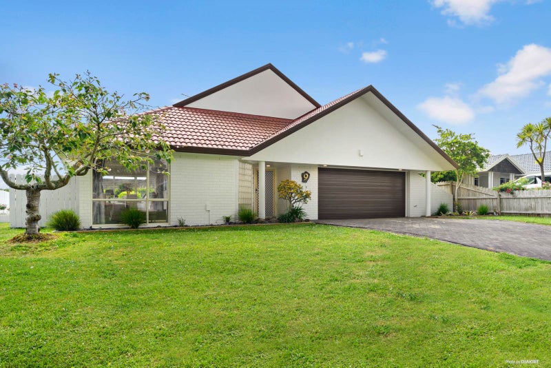 9 Camerton Close, Northpark, Auckland - Carousel 2