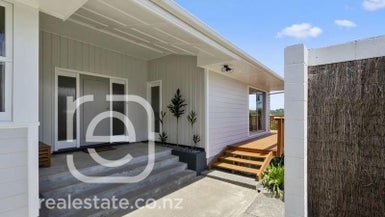 1 Forth Place, Papakowhai, Porirua - Carousel 1