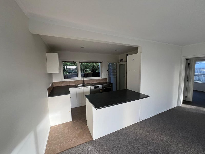 2/146 Halsey Drive, Mount Roskill, Auckland - Carousel 1