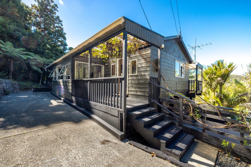 17 Taraire Street, Ostend, Waiheke Island - Carousel 1