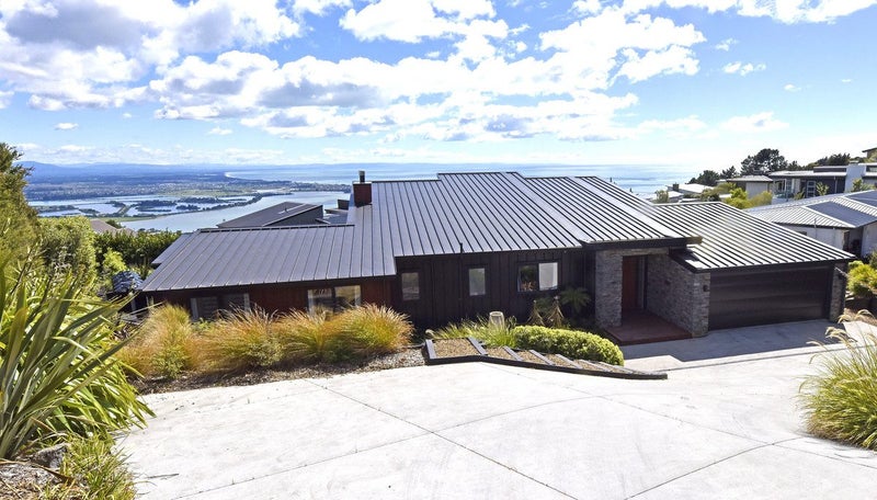 3 Stoneyridge Close, Mount Pleasant, Christchurch - Carousel 1