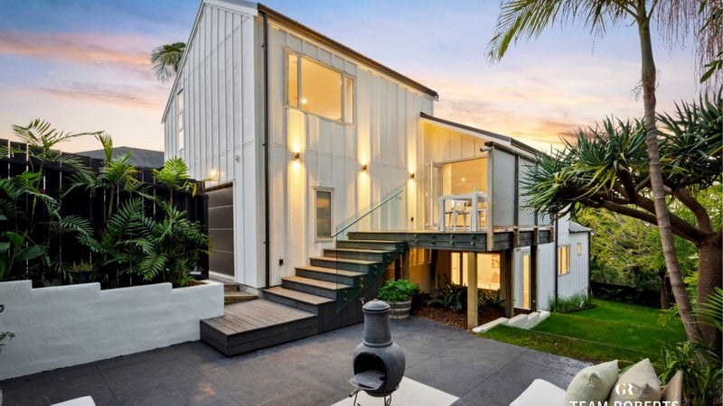 2/4 Richards Avenue, Forrest Hill, Auckland - Carousel 1