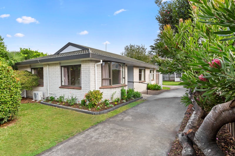 2 Page Place, Hamilton East, Hamilton - Carousel 2