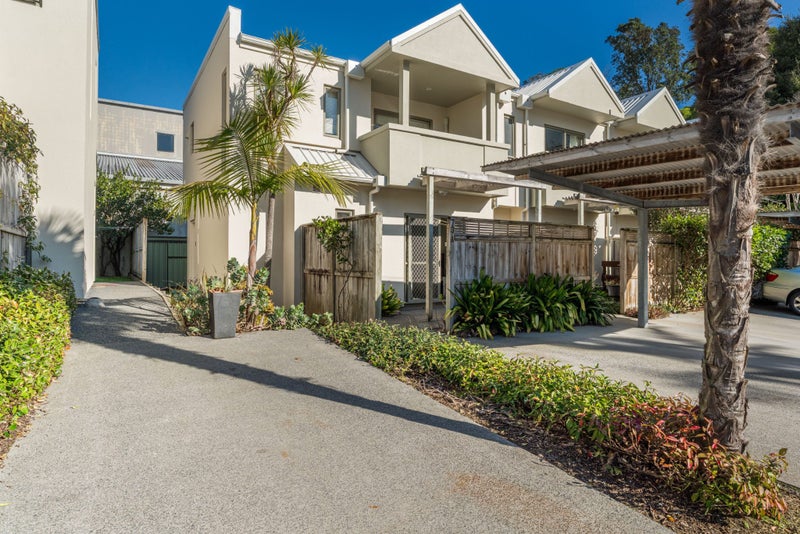 73A/21 Hunters Park Drive, Three Kings, Auckland - Carousel 1