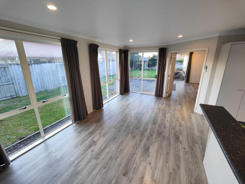 22 Thomas Road, Huntington, Hamilton - Carousel 1