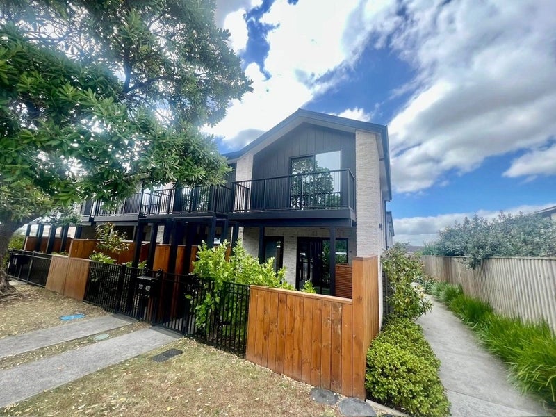 6/137 Tirimoana Road, Te Atatū South, Auckland - Carousel 1