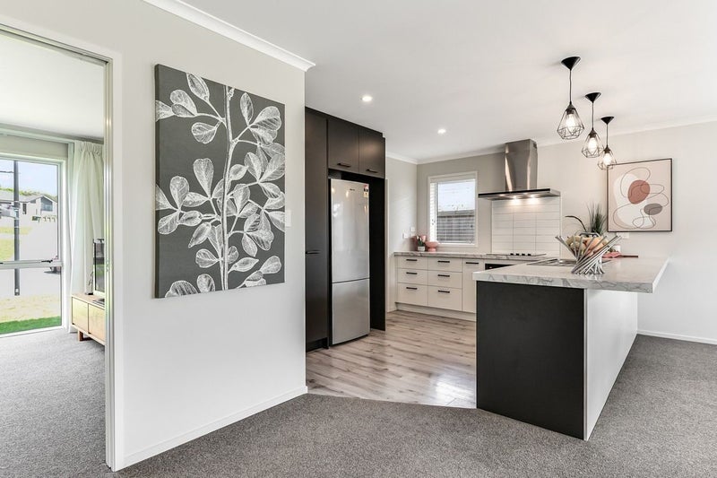 11 Drower Glen, Flagstaff, Hamilton - Carousel 2