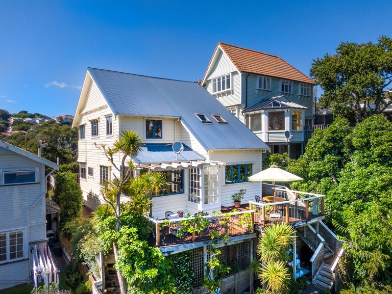 8 Kowhai Road, Kelburn, Wellington - Carousel 1