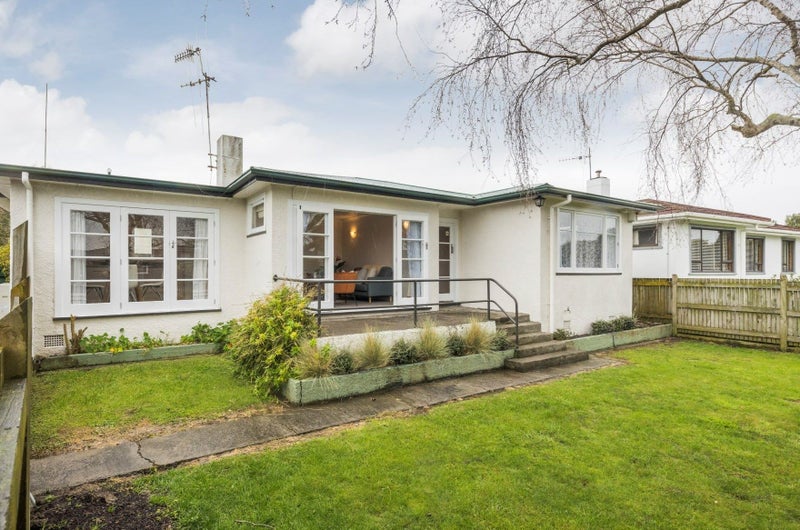 10 Salisbury Avenue, Terrace End, Palmerston North - Carousel 2