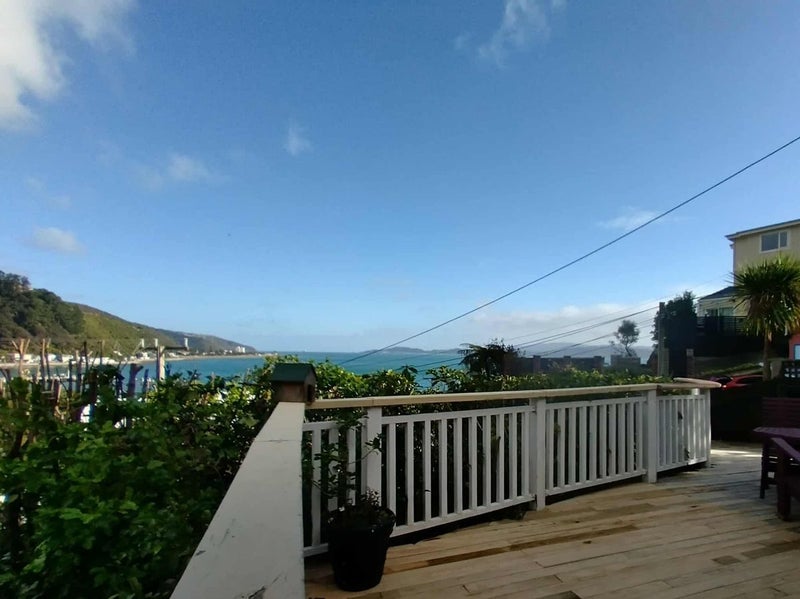 15 Ferry Road, Days Bay, Lower Hutt - Carousel 1