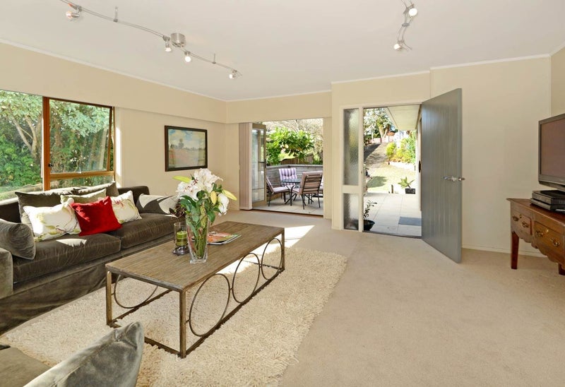 16 Lake Road, Northcote, Auckland - Carousel 2