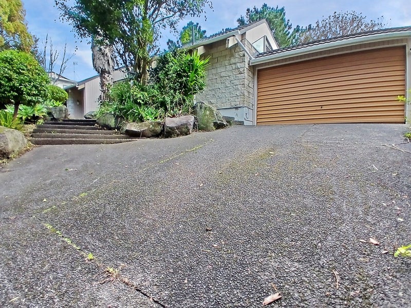 9 Saddleback Rise, Murrays Bay, Auckland - Carousel 2