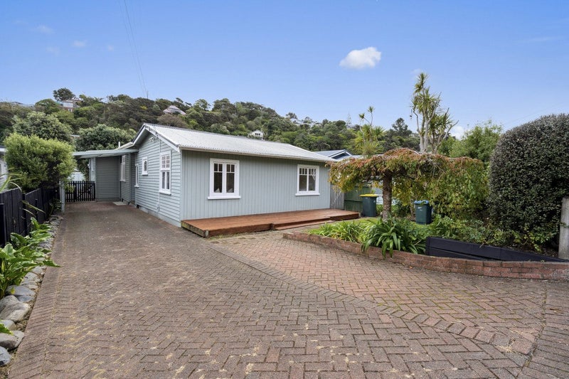 41 Cluny Road, Plimmerton, Porirua - Carousel 1