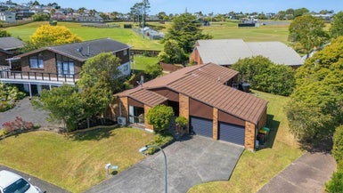 21 Ronald Macken Place, Windsor Park, Auckland - Carousel 1