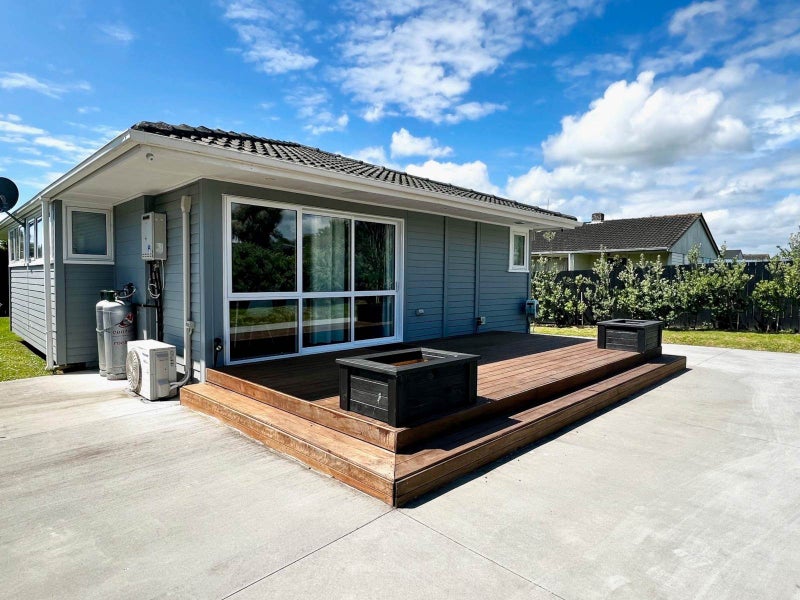 37 Hamilton Drive, Waiuku, Waiuku - Carousel 1