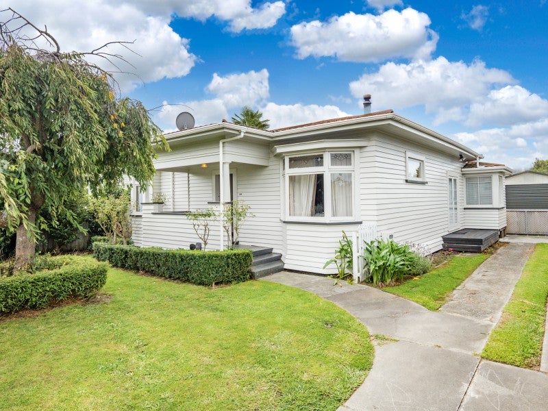 108 Duchess Crescent, Mayfair, Hastings - Carousel 1