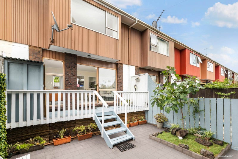 9/18 Seabrook Avenue, New Lynn, Auckland - Carousel 1
