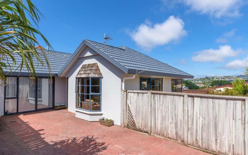 19B Kentwood Drive, Woodridge, Wellington - Carousel 1