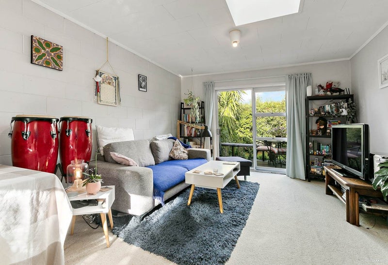 1/29 Mountain View Road, Morningside, Auckland - Carousel 1
