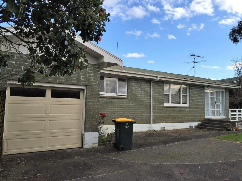 3/4 Imatra Place, Sunnyhills, Auckland - Carousel 1