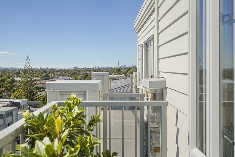 4H/3 Keystone Avenue, Three Kings, Auckland - Carousel 1