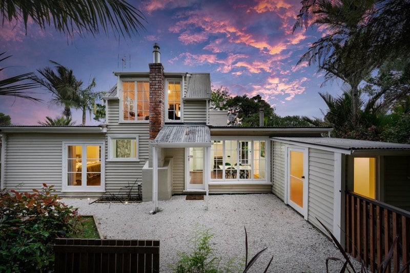 34 Takahe Road, Titirangi, Auckland - Carousel 1