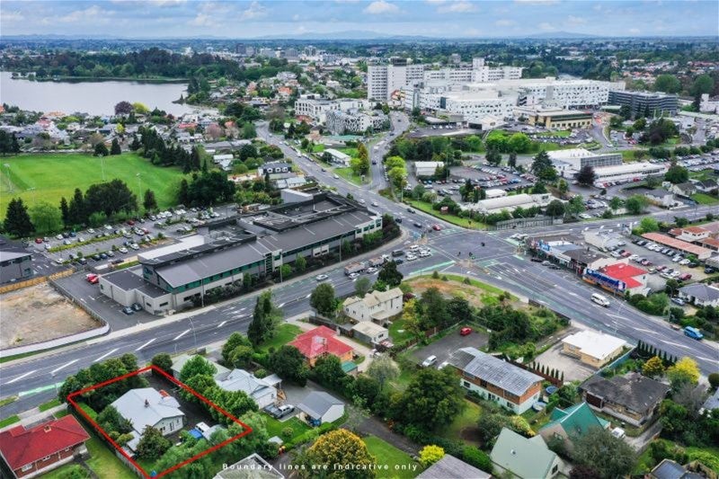 11 Kahikatea Drive, Melville, Hamilton - Carousel 1