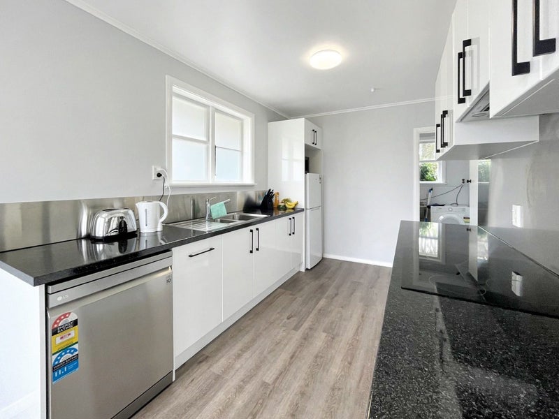 21 Cardiff Street, Awapuni, Palmerston North - Carousel 2