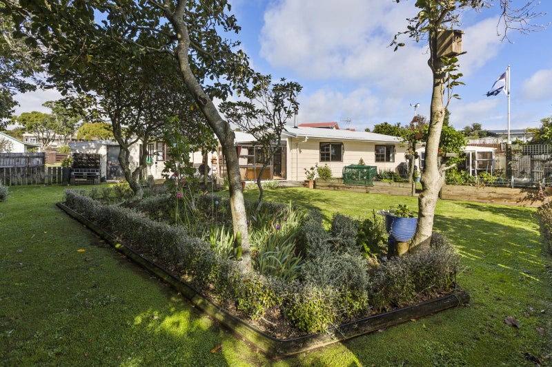 161 Parklands Avenue, Bell Block, New Plymouth - Carousel 2