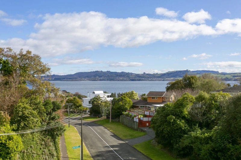 1 Norfolk Road, Waipahihi, Taupo - Carousel 2