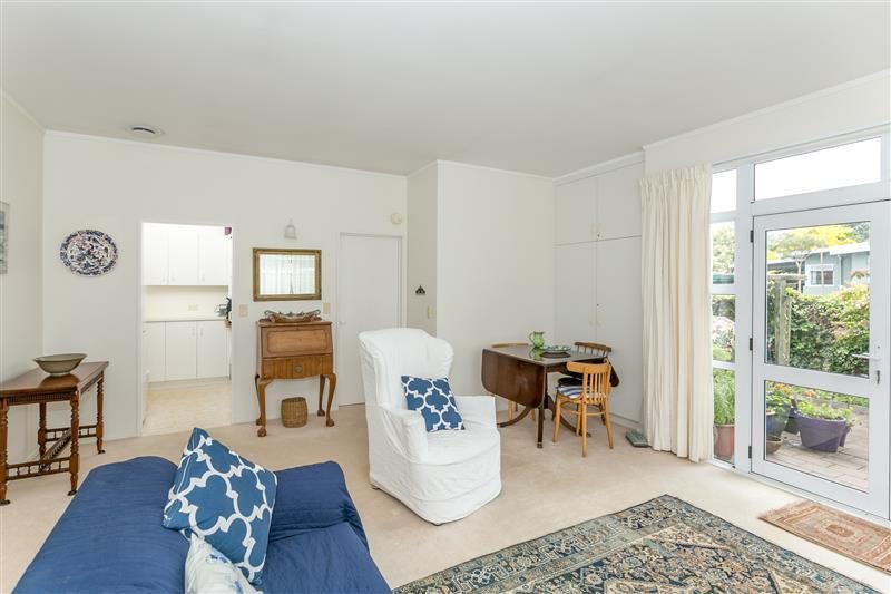 20 Regent Street, Silverdale, Hamilton - Carousel 2