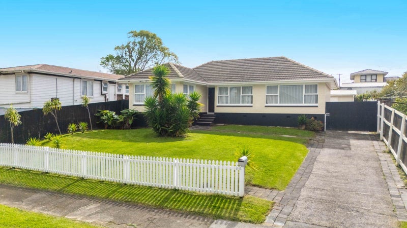 36 Plumley Crescent, Mangere, Auckland - Carousel 1