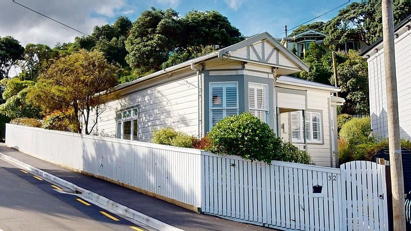 32 Medway Street, Island Bay, Wellington - Carousel 1