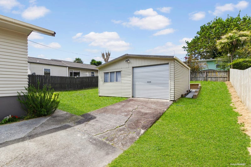 9 Barnfield Place, Glendene, Auckland - Carousel 2