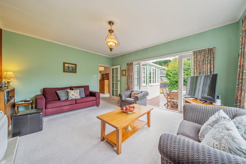 4 Birch Grove, Pinehaven, Upper Hutt - Carousel 2