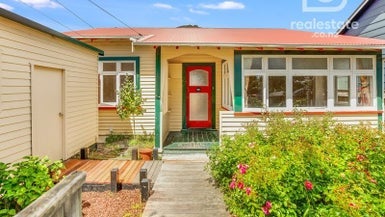 23 Tuatoru Street, Eastbourne, Lower Hutt - Carousel 1