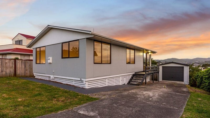 7 Humphreys Grove, Titahi Bay, Porirua - Carousel 1