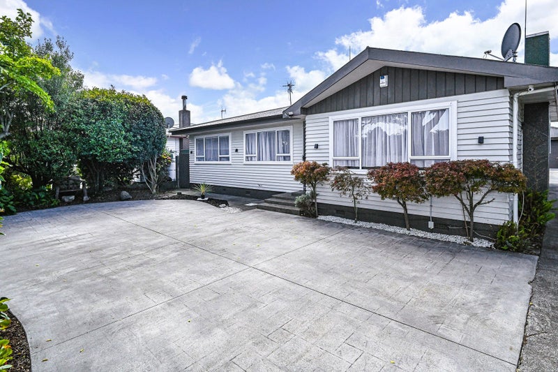 18 Wycliffe Street, Onekawa, Napier - Carousel 1